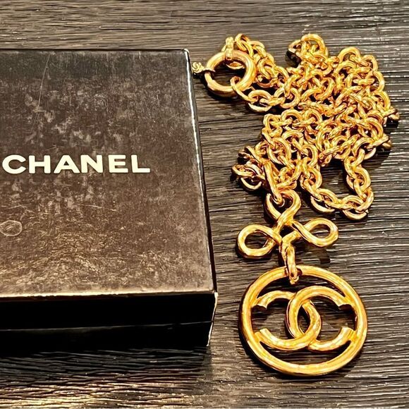 Chanel Authentic Vintage Twisted Cross Circle CC Cut Out 1993 Pendant Necklace - Picture 2 of 8